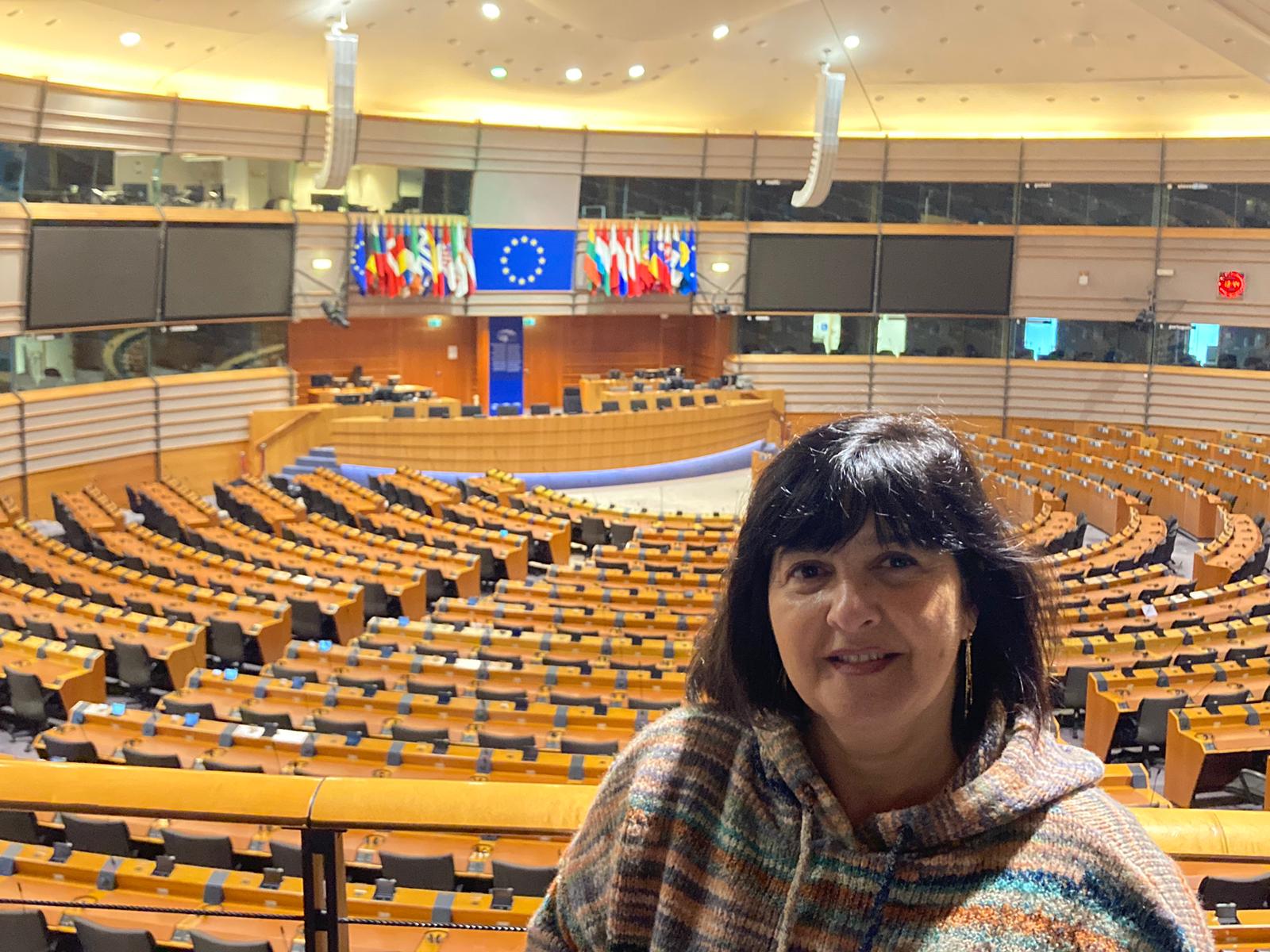 La secretaria general autonómica de SATSE Ceuta, Elisabeth Muñoz, en el Parlamento Europeo.