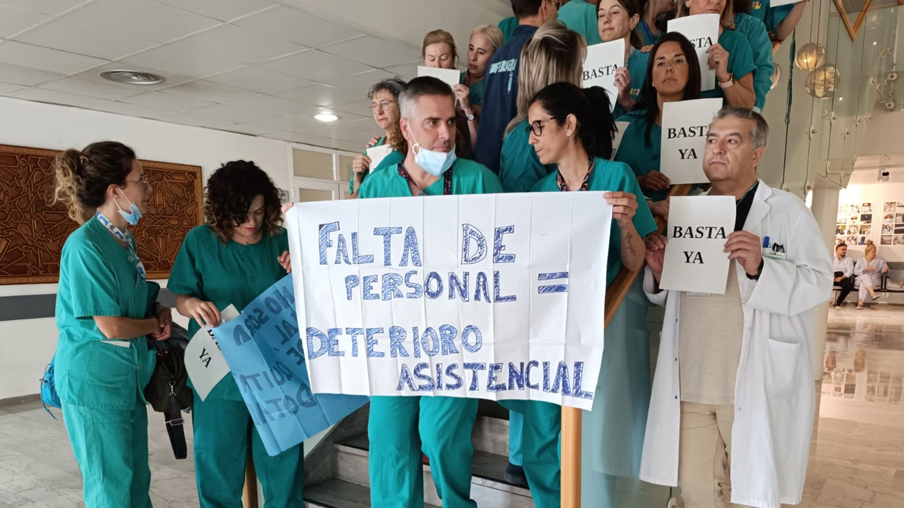 protesta del personal de UCI en Reina Sofía